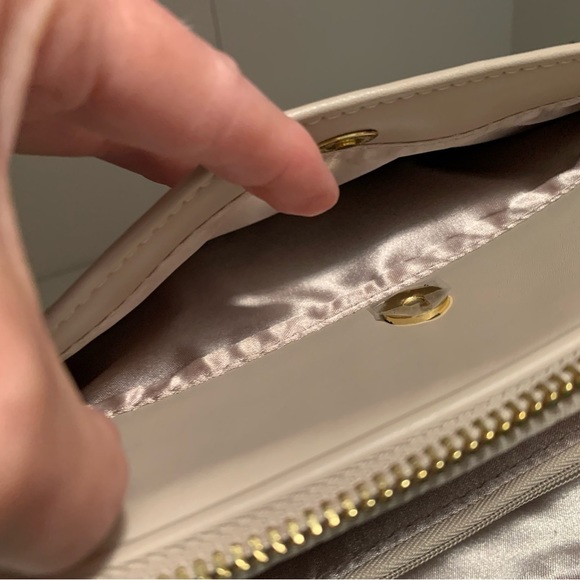 Joy & Iman RFID Crossbody Bag - Picture 5 of 16